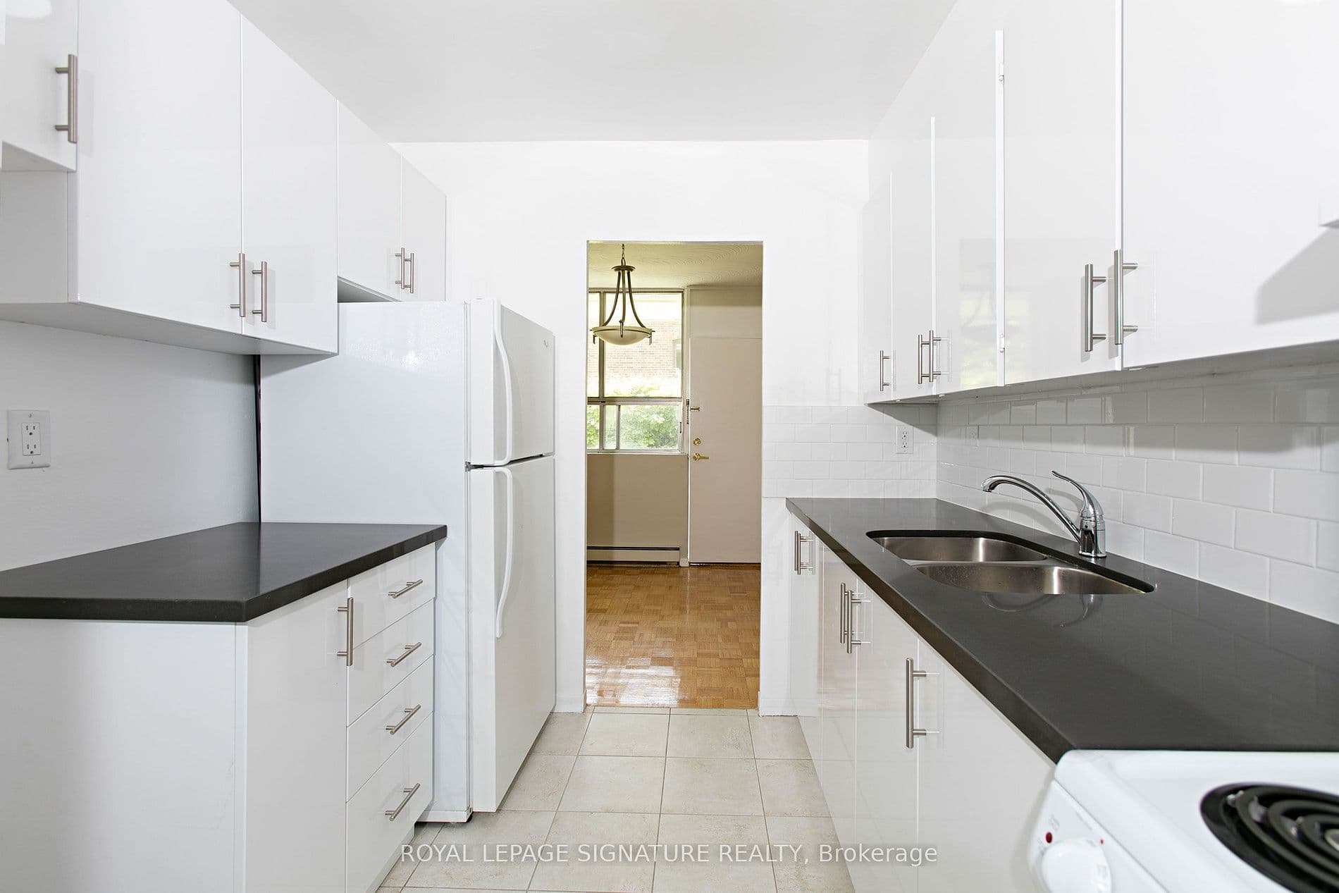 525 Eglinton Avenue E 804, Toronto C10, ON M4P 1N5