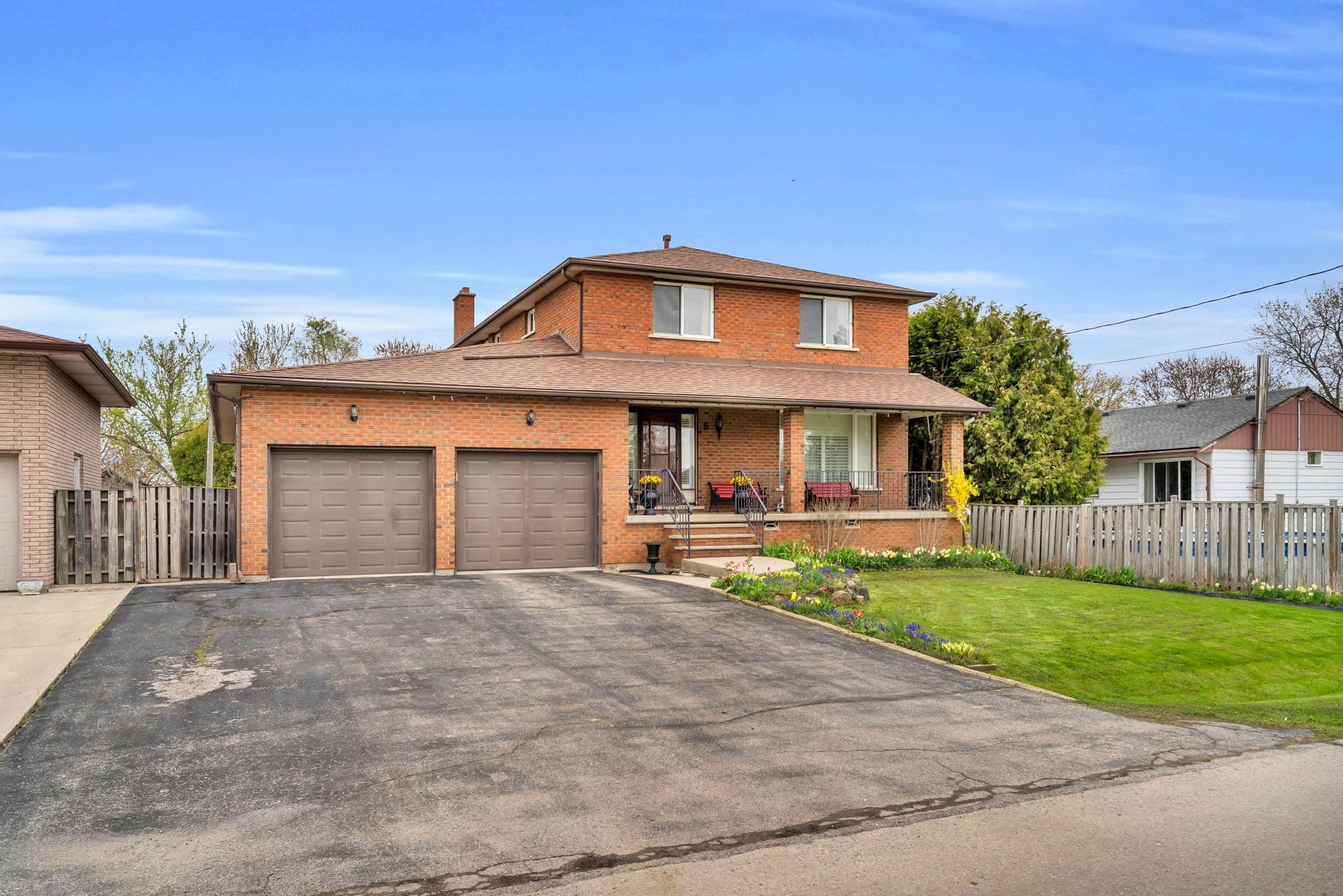 6 Leckie Avenue, Hamilton, ON L8J 2S7