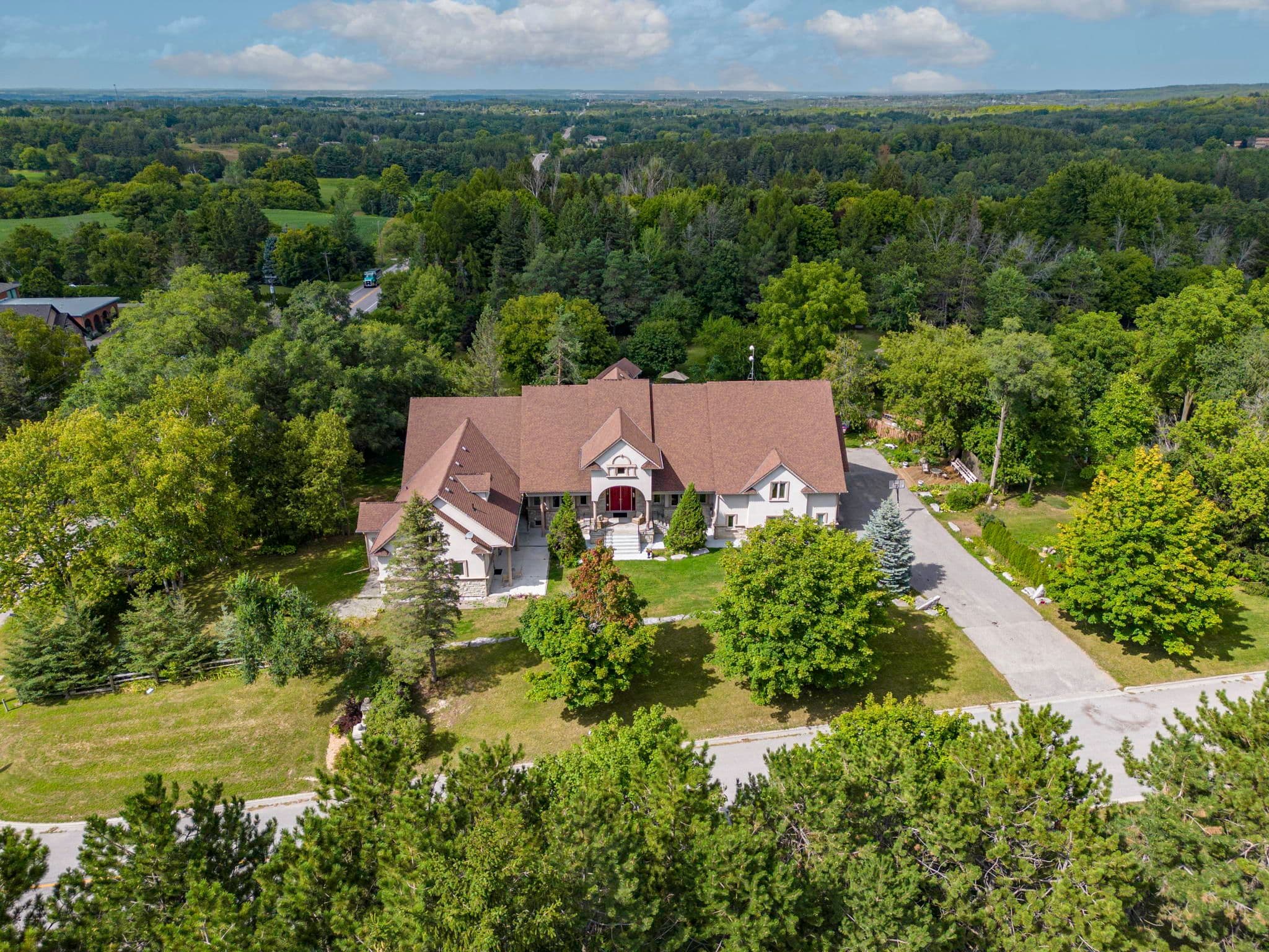 2 Kingswood Drive, King, ON L7B 1K8