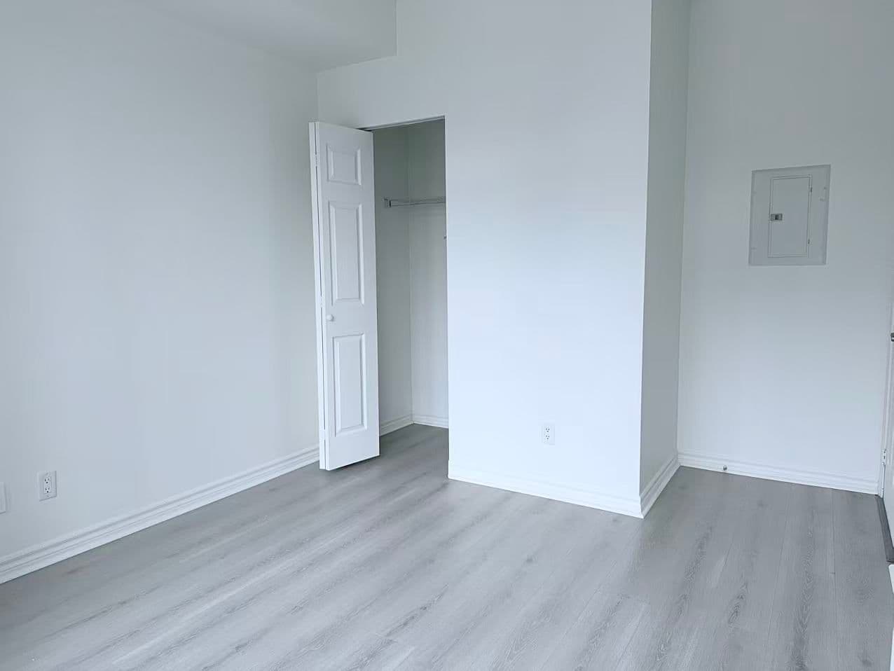 18 Holmes Avenue 809, Toronto C14, ON M2N 0E1