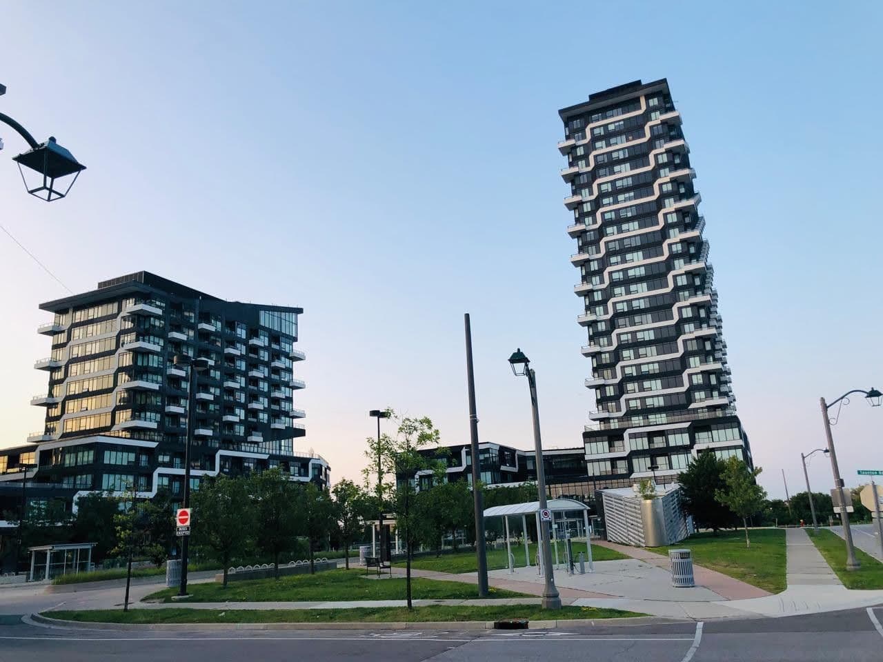 297 Oak Walk Drive 1702, Oakville, ON L6H 3R6