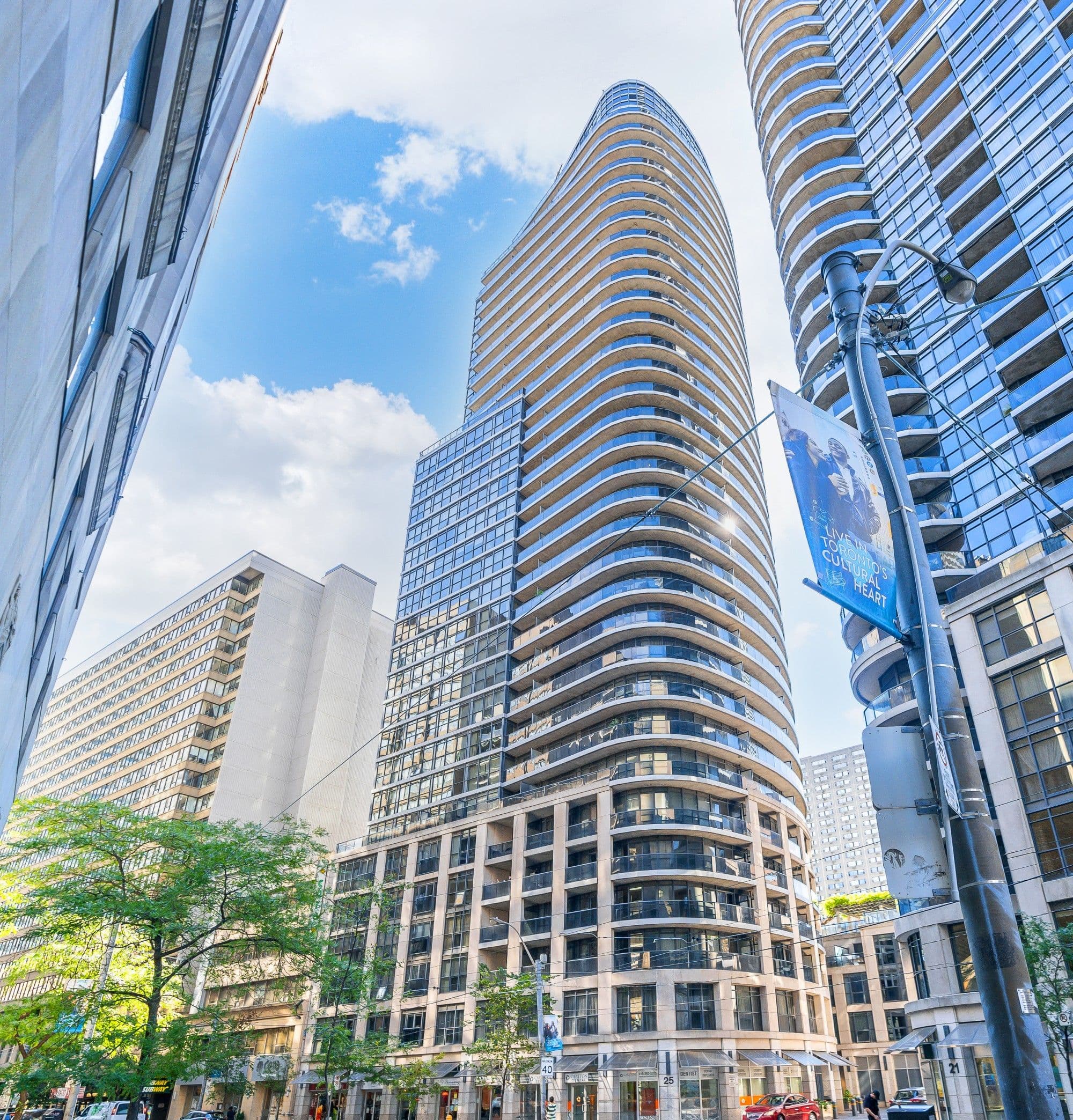 25 Carlton Street 1607, Toronto C08, ON M5B 1L4