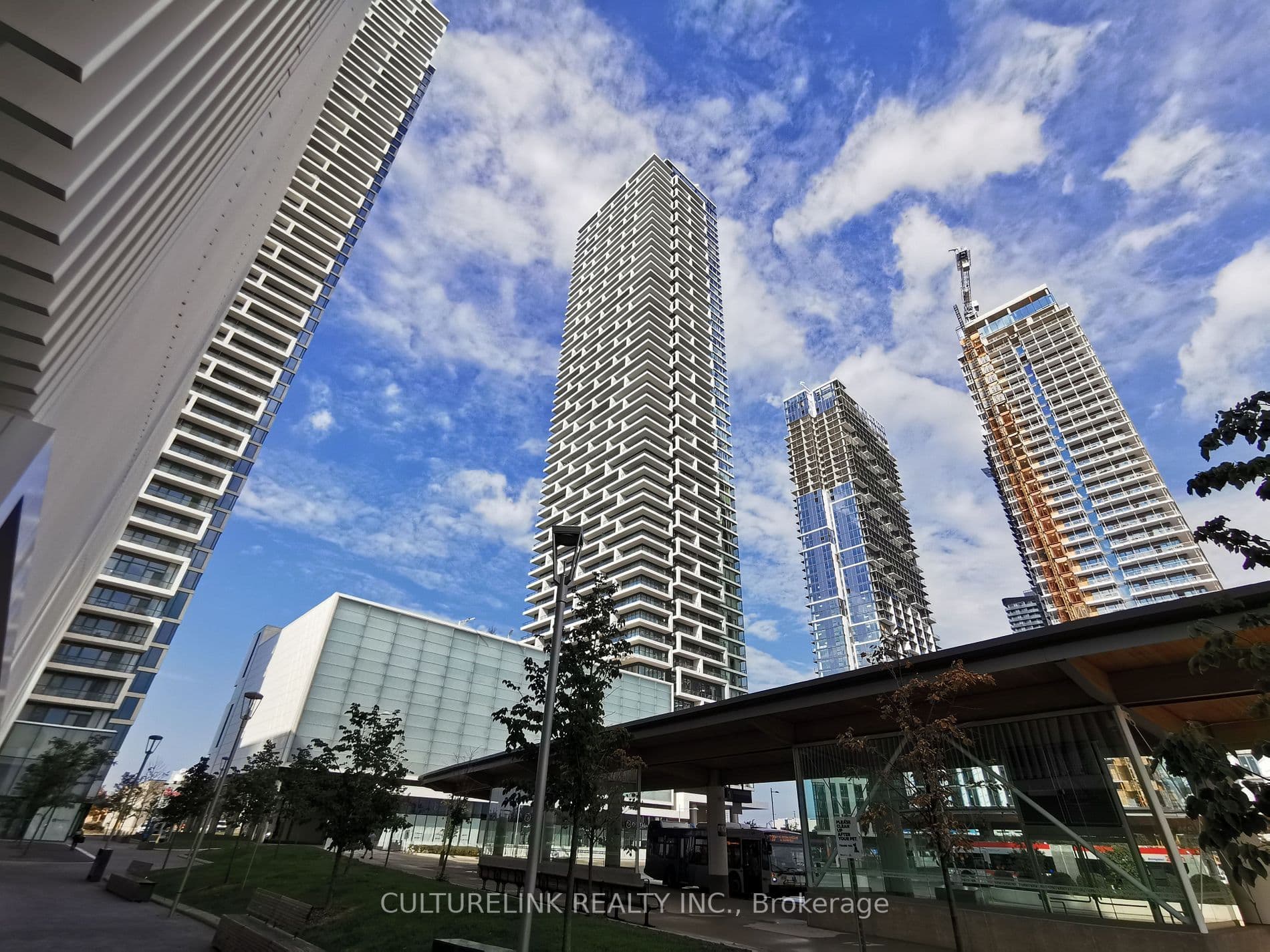 950 Portage Parkway 5601, Vaughan, ON L4K 0J7