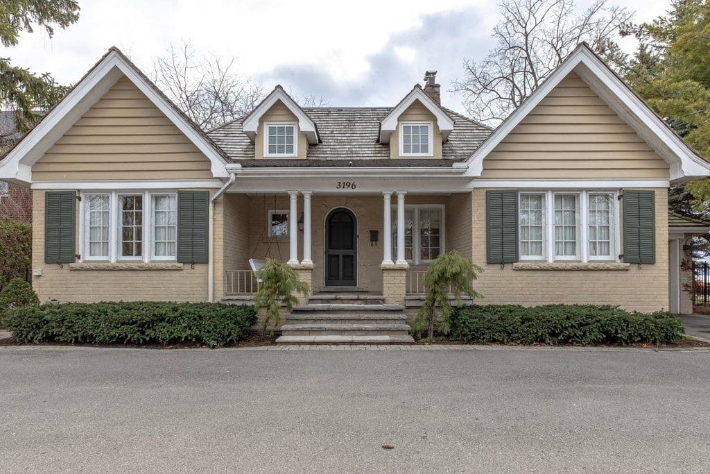 3196 Lakeshore Road, Burlington, ON L7N 1A4