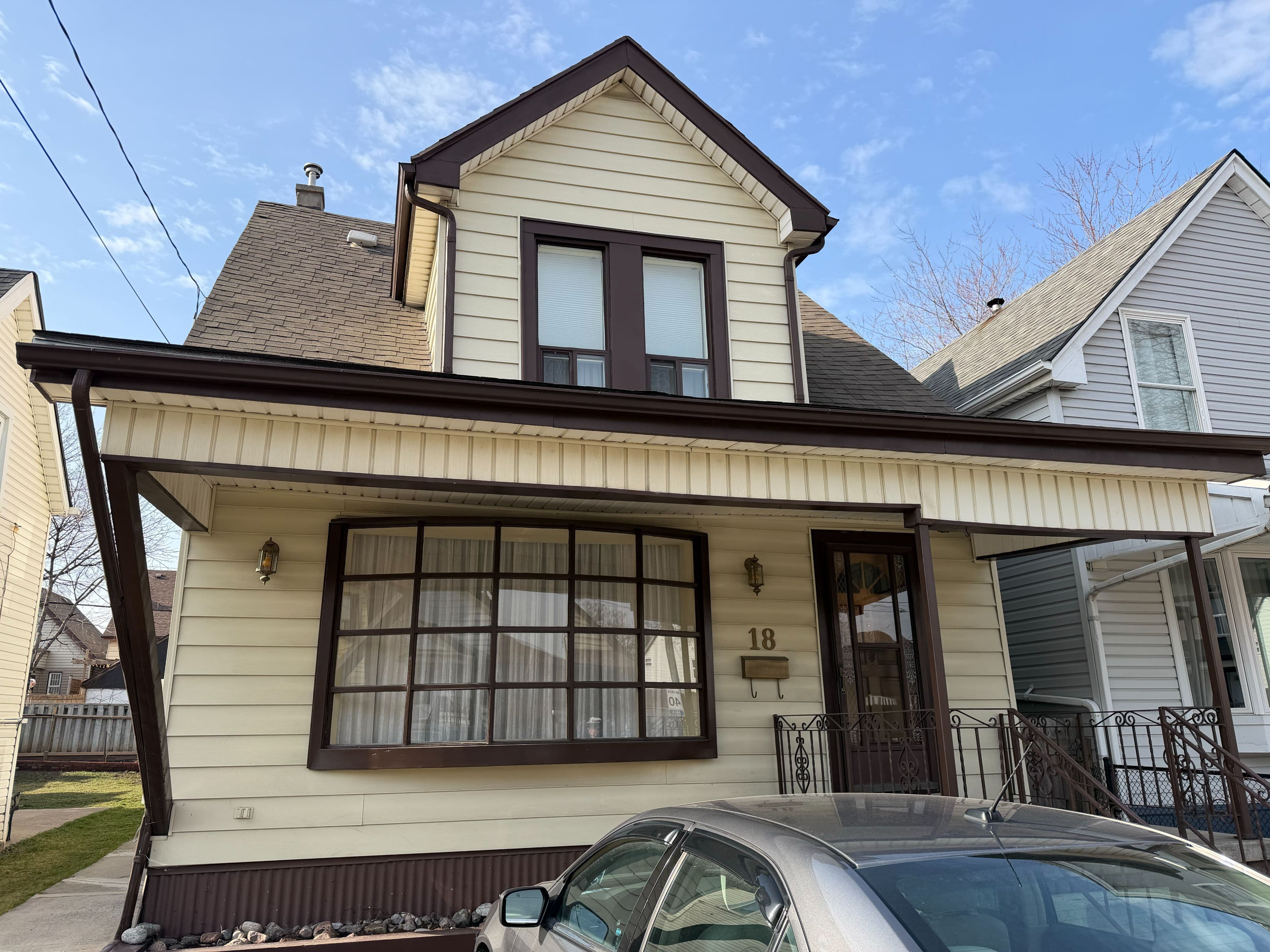 18 Mayflower Avenue, Hamilton, ON L8L 2K4