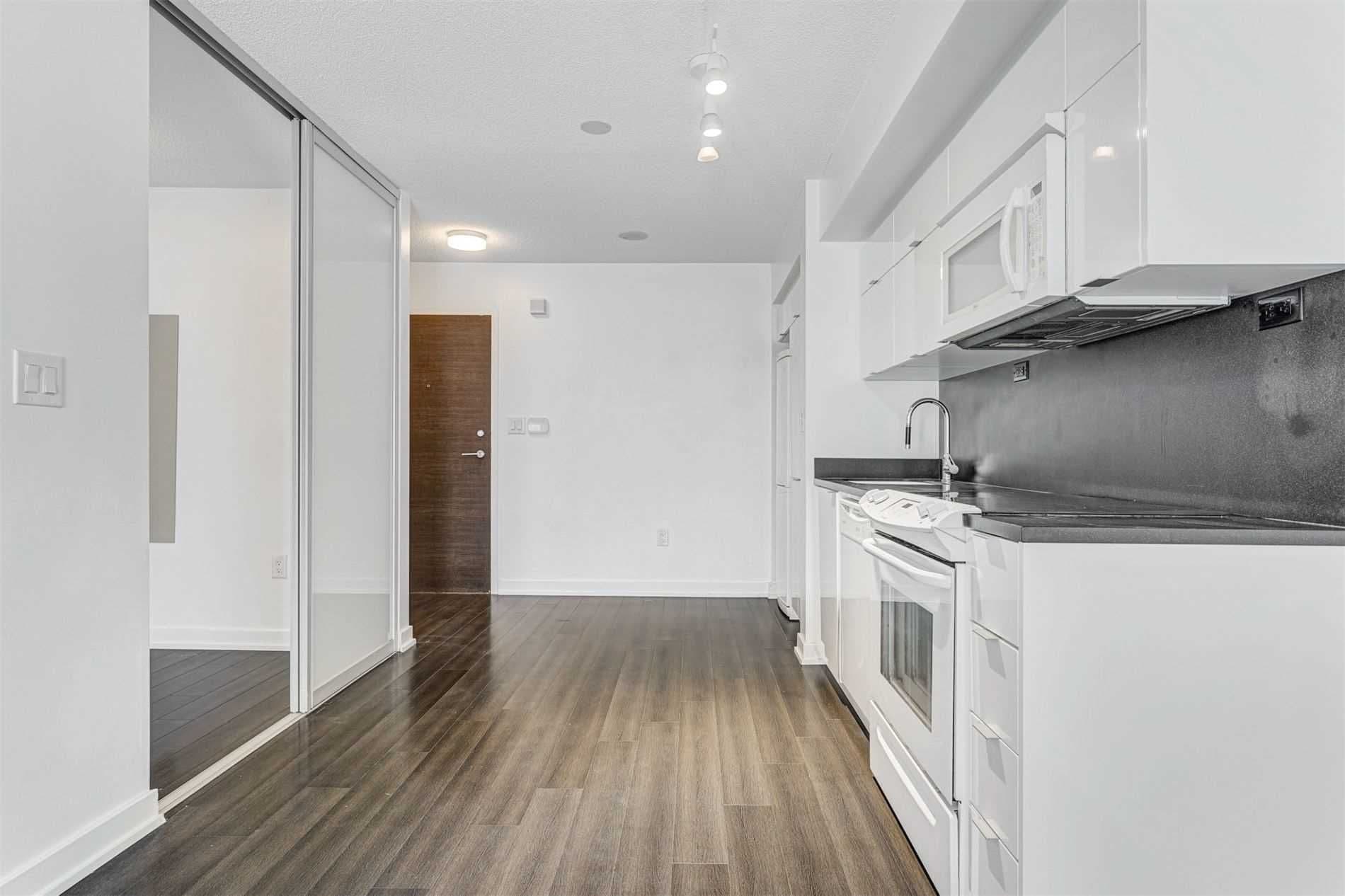 21 Iceboat Terrace 1903, Toronto C01, ON M5V 4A9