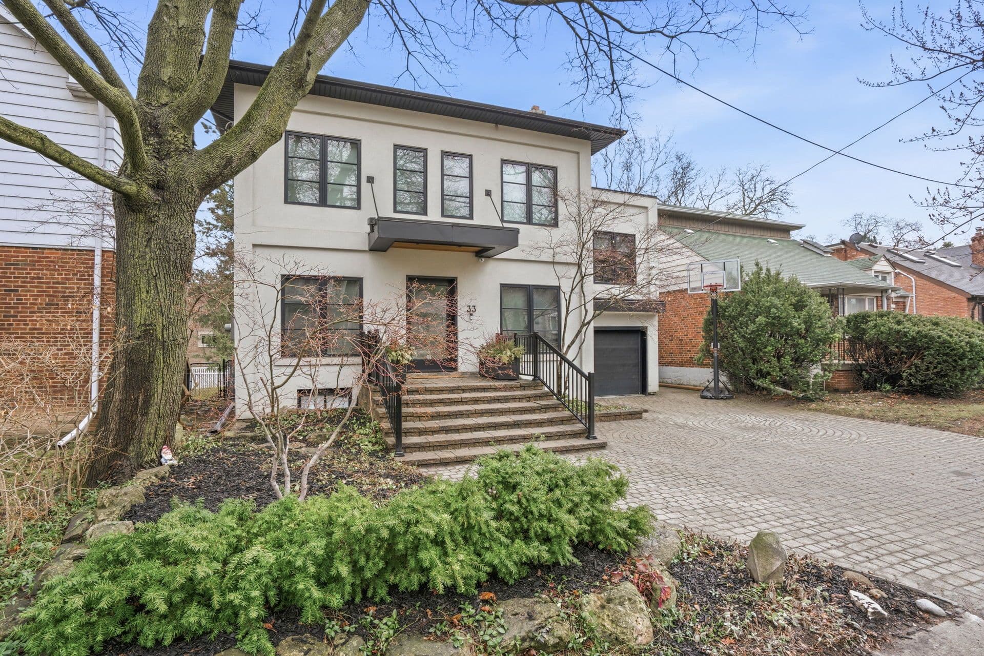 33 Nesbitt Drive, Toronto C11, ON M4W 2G2