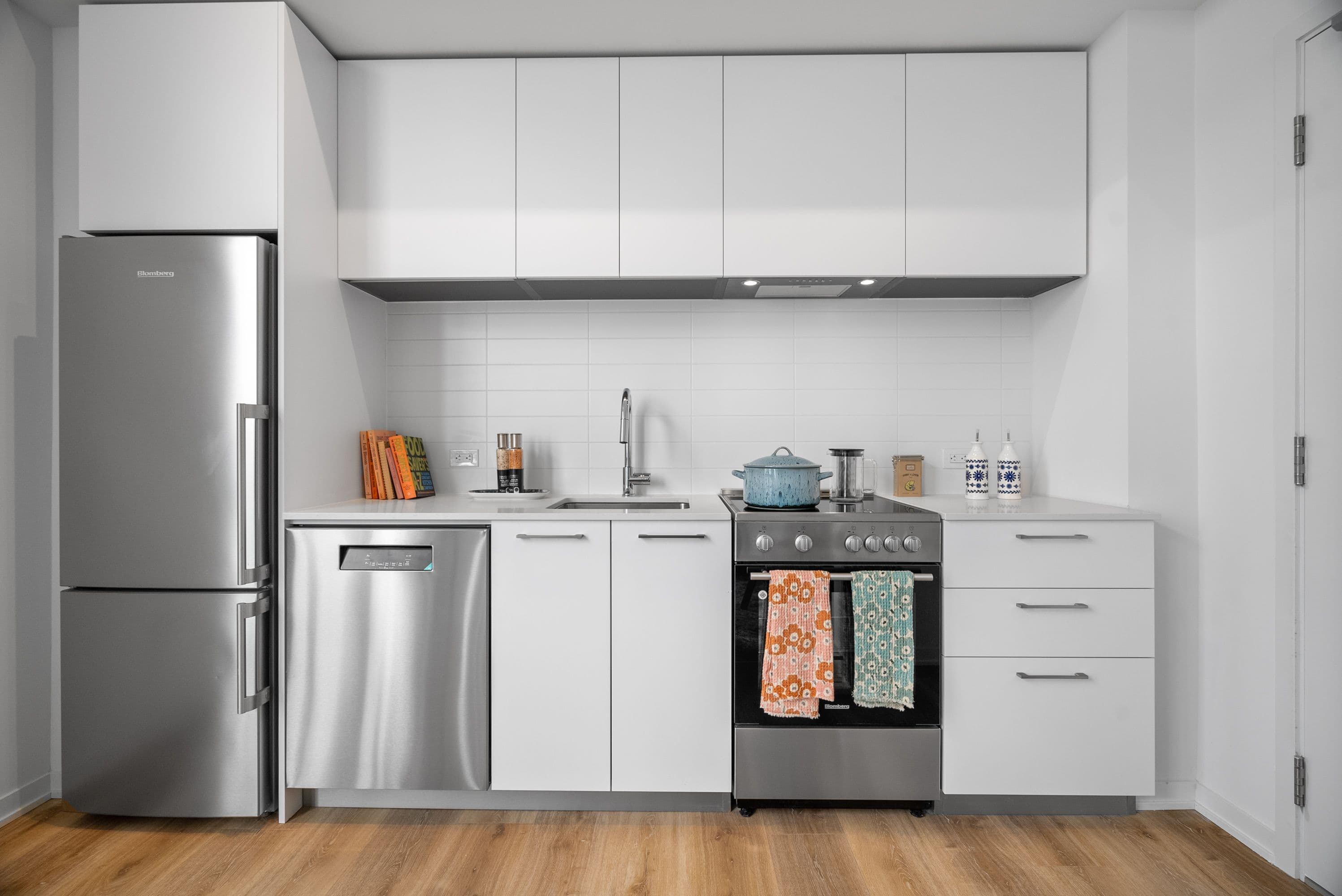 101 Roehampton Avenue 2211, Toronto C10, ON M4P 2W2