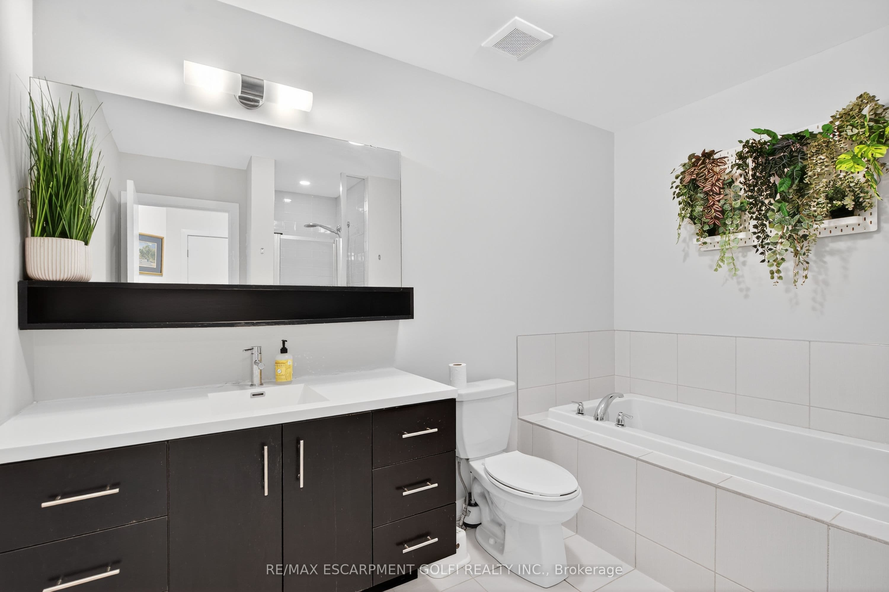 288 GLOVER Road 21, Hamilton, ON L8E 5H6