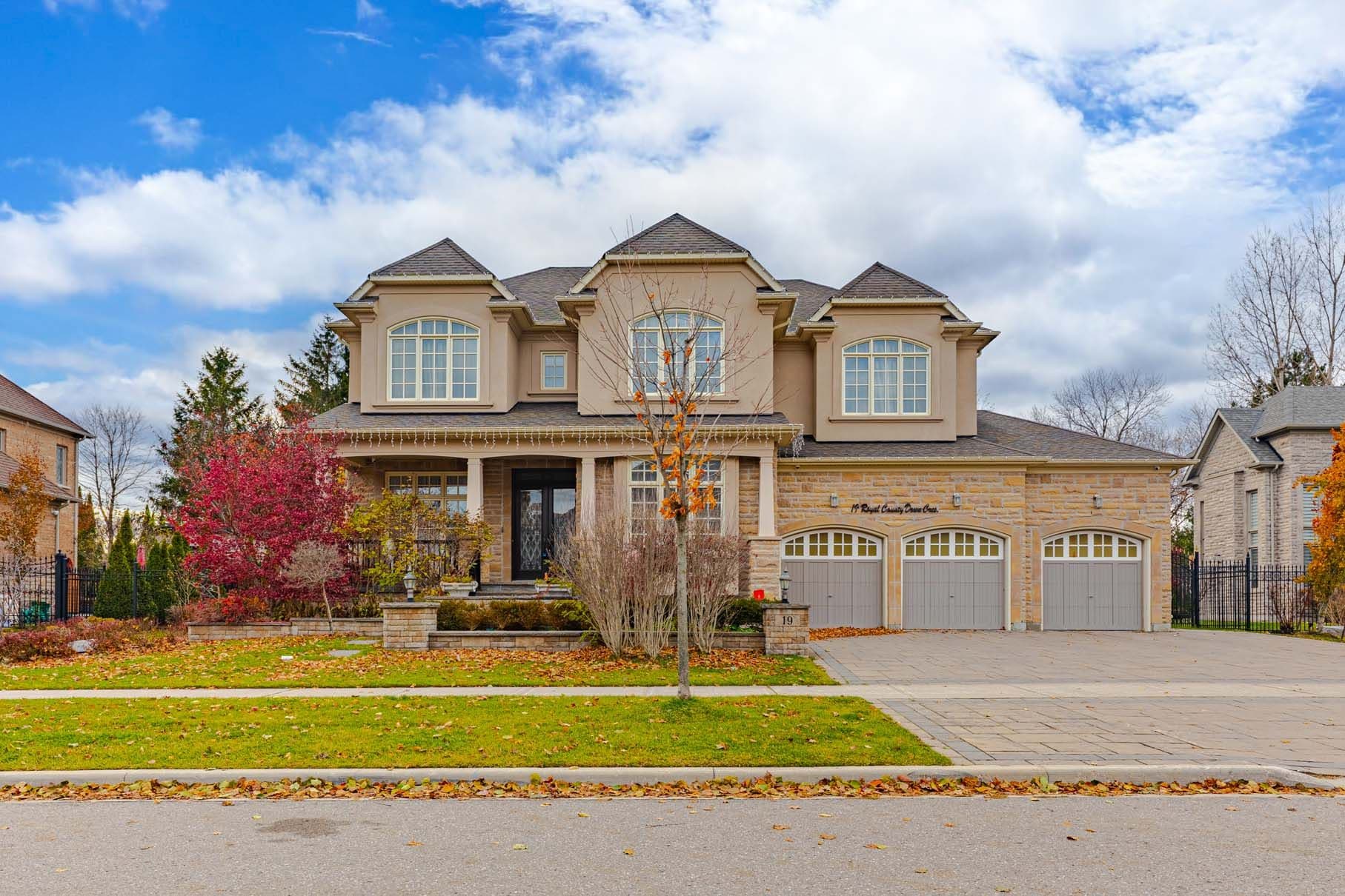 19 Royal County Down Crescent, Markham, ON L6C 0K1