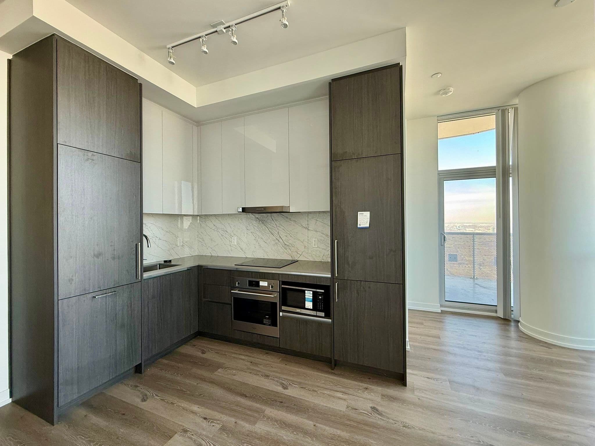 225 Commerce Street PH 107, Vaughan, ON L4K 0R1