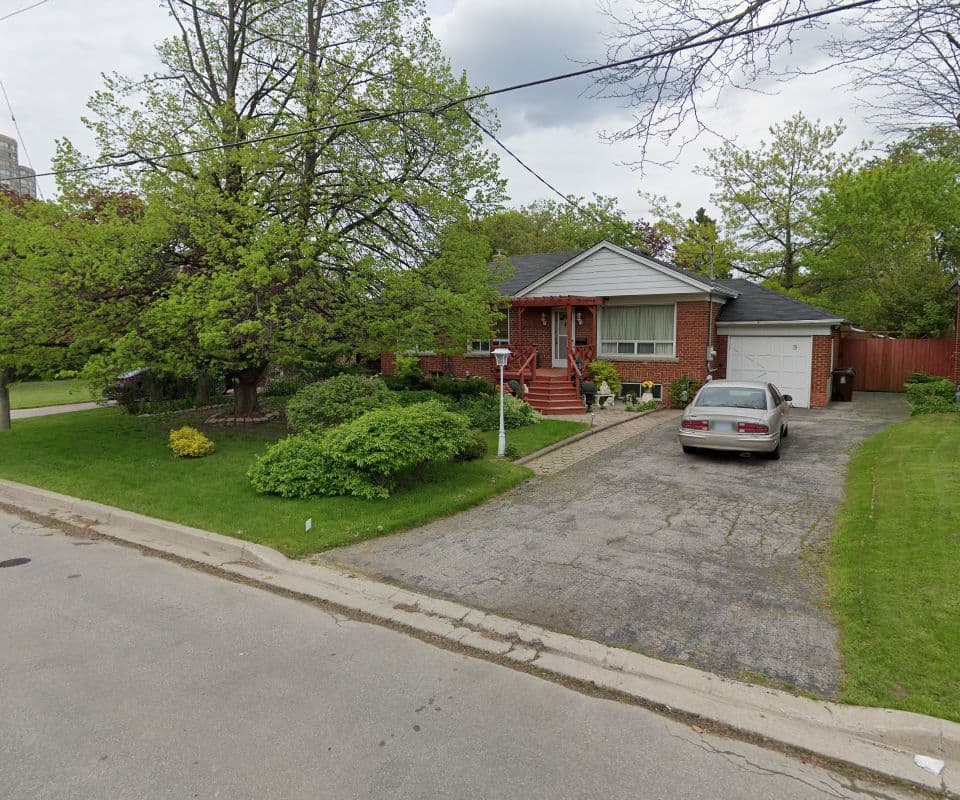 9 Kingsmere Crescent, Toronto E08, ON M1M 3B2