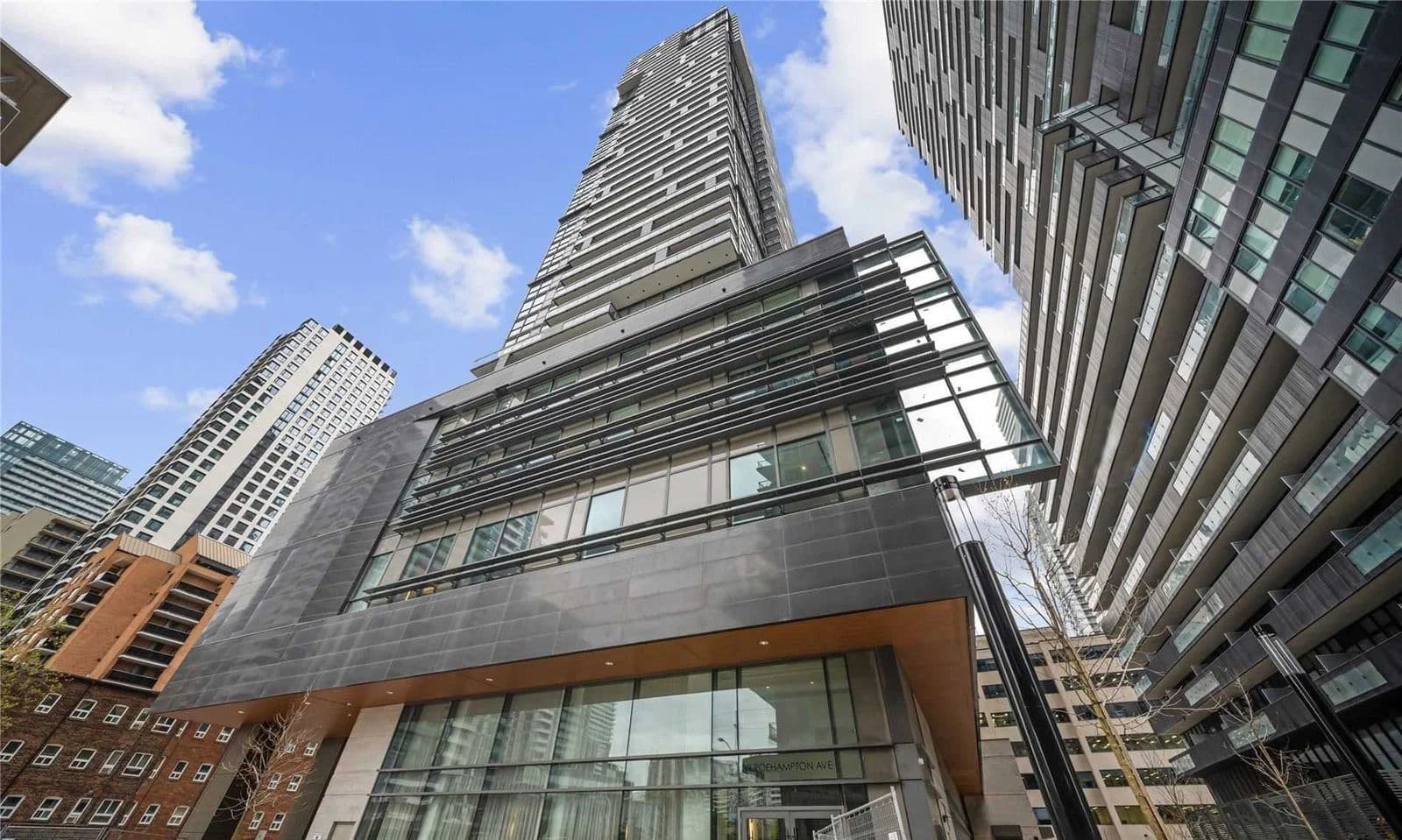 39 Roehampton Avenue 904, Toronto C10, ON M4P 1P9