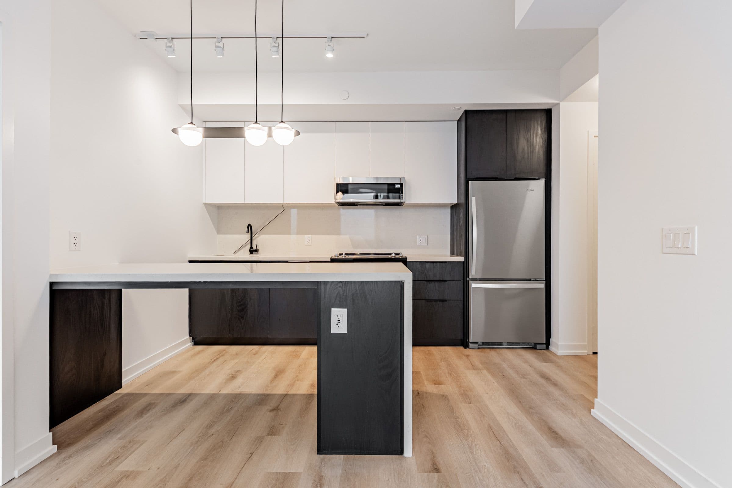 5 York Garden Way 711, Toronto W04, ON M6A 2V1