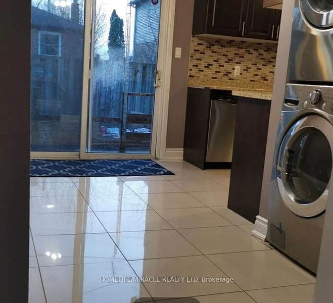 121 McMurchy Avenue S, Brampton, ON L6Y 1Z1