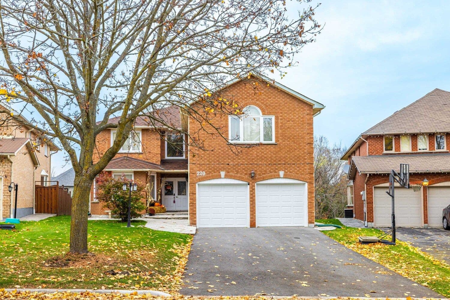 220 Timpson Drive, Aurora, ON L4G 5M7