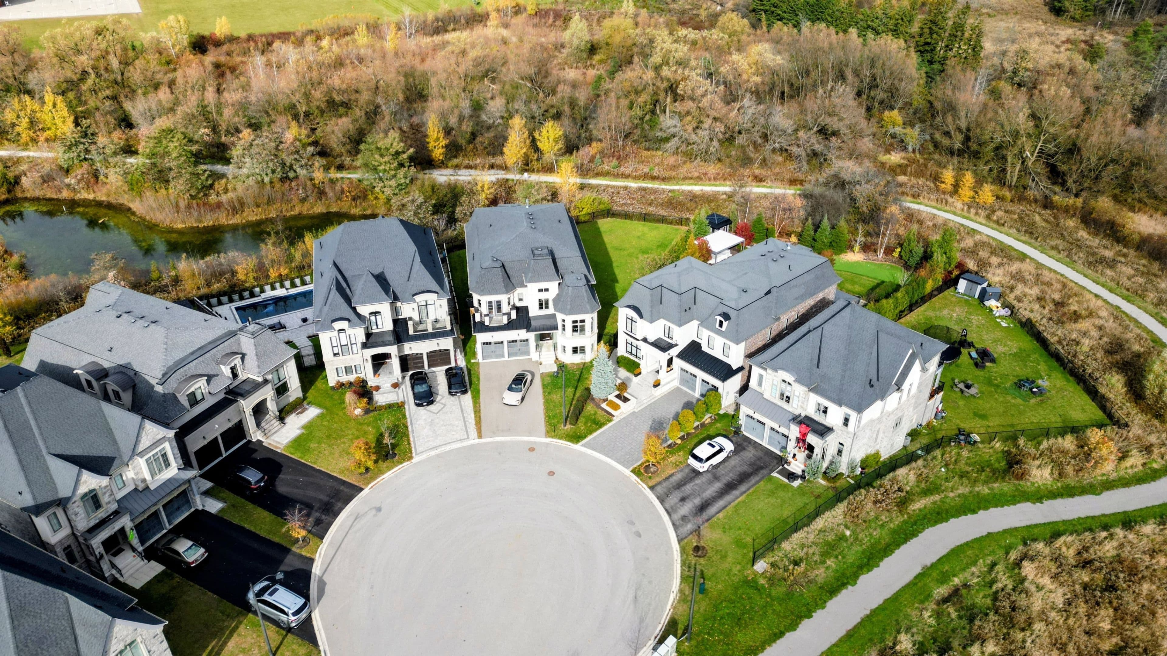 56 Ria Court, King, ON L7B 0N5