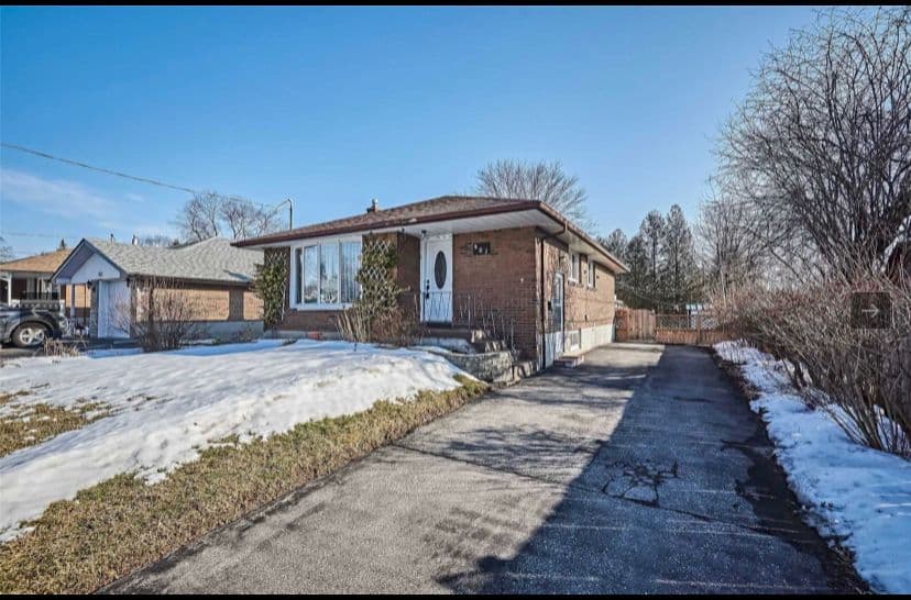901 Crocus Crescent, Whitby, ON L1N 2A8