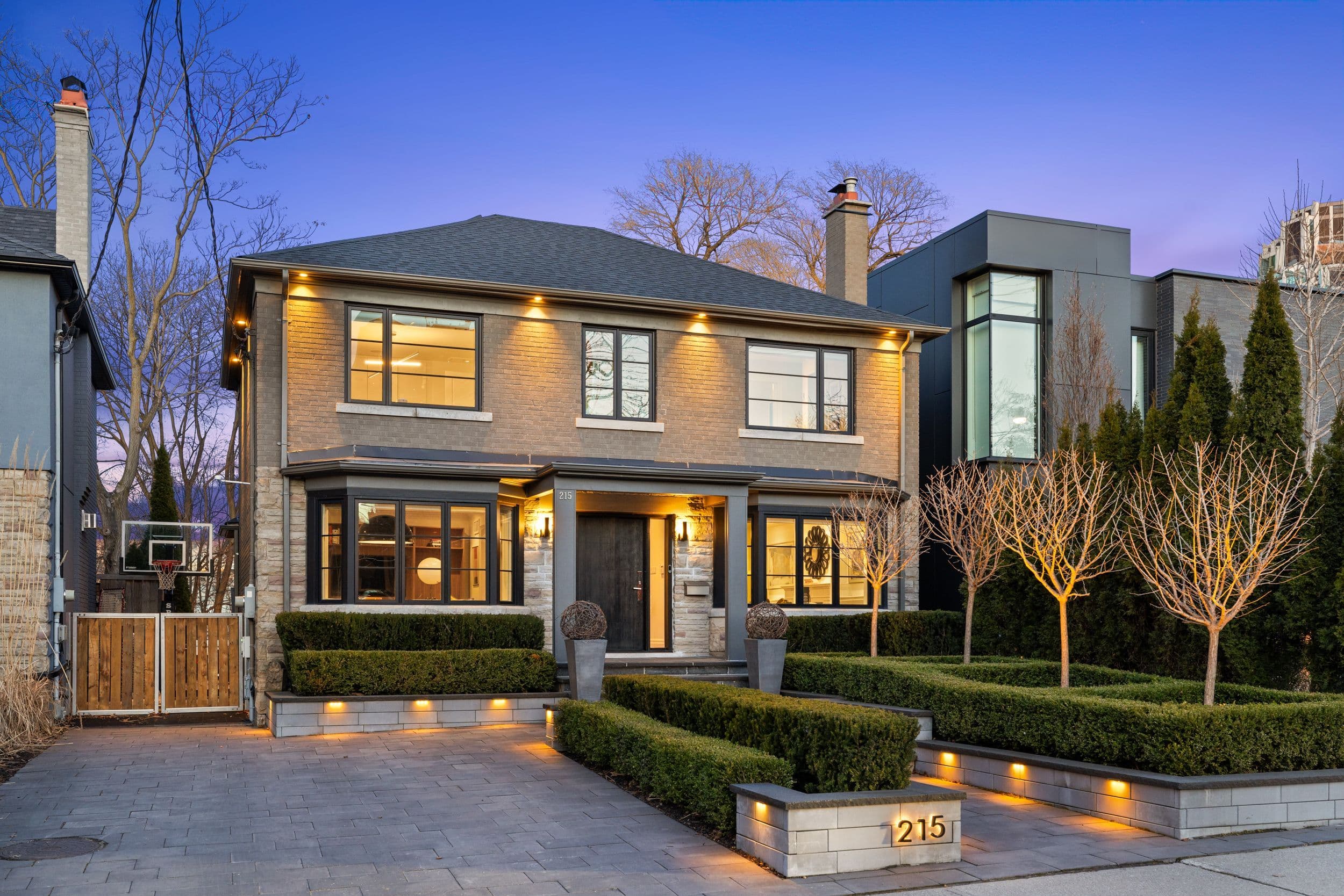 215 Lonsmount Drive, Toronto C03, ON M5P 2Y6