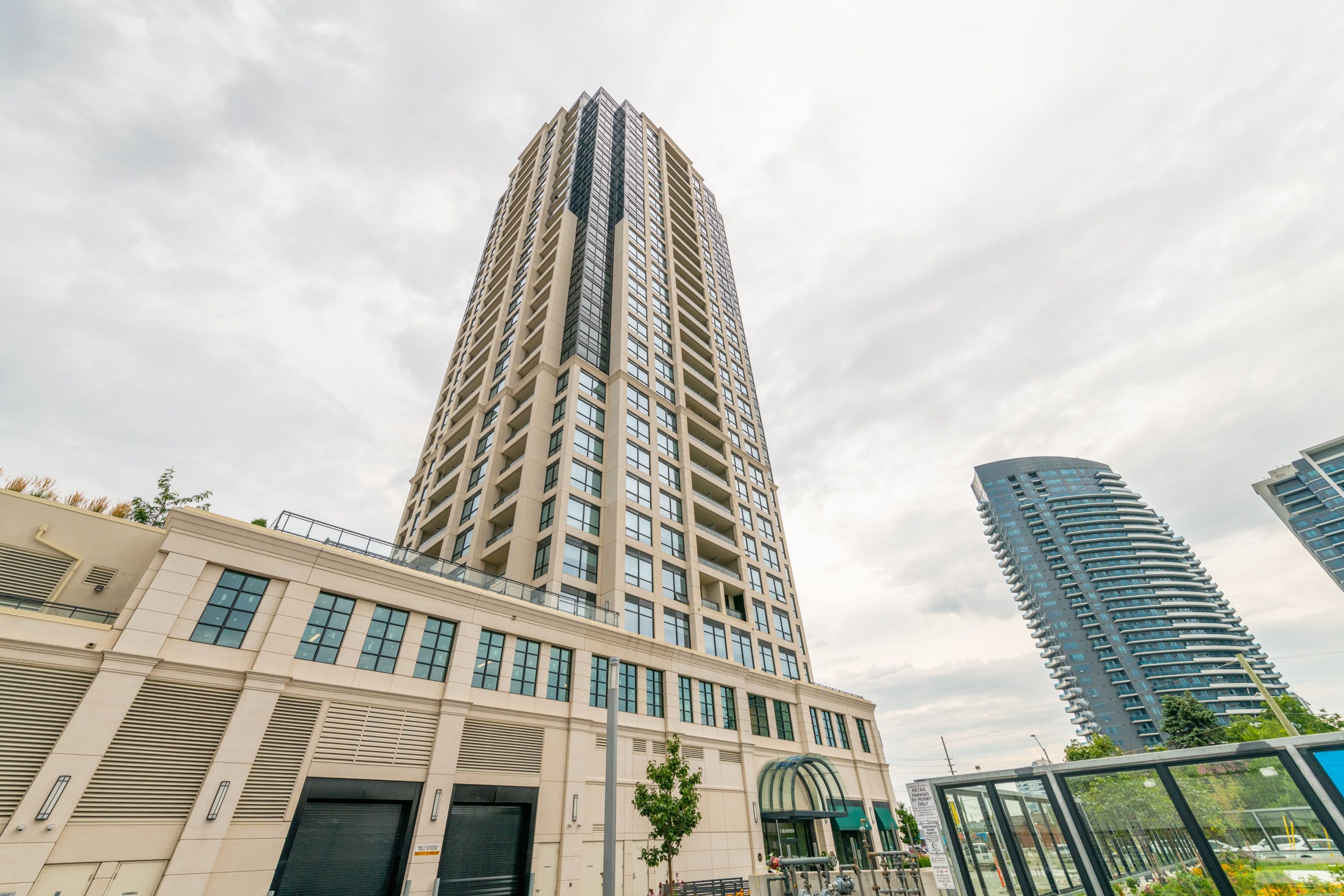 1 Grandview Avenue 511, Markham, ON L3T 1G9
