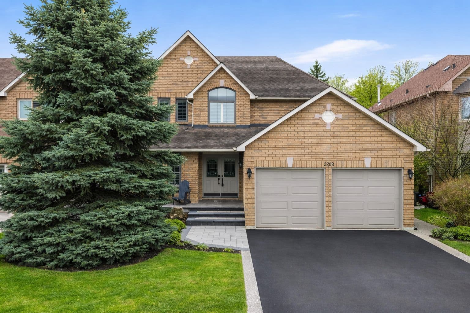 2208 Brays Lane, Oakville, ON L6M 3J7
