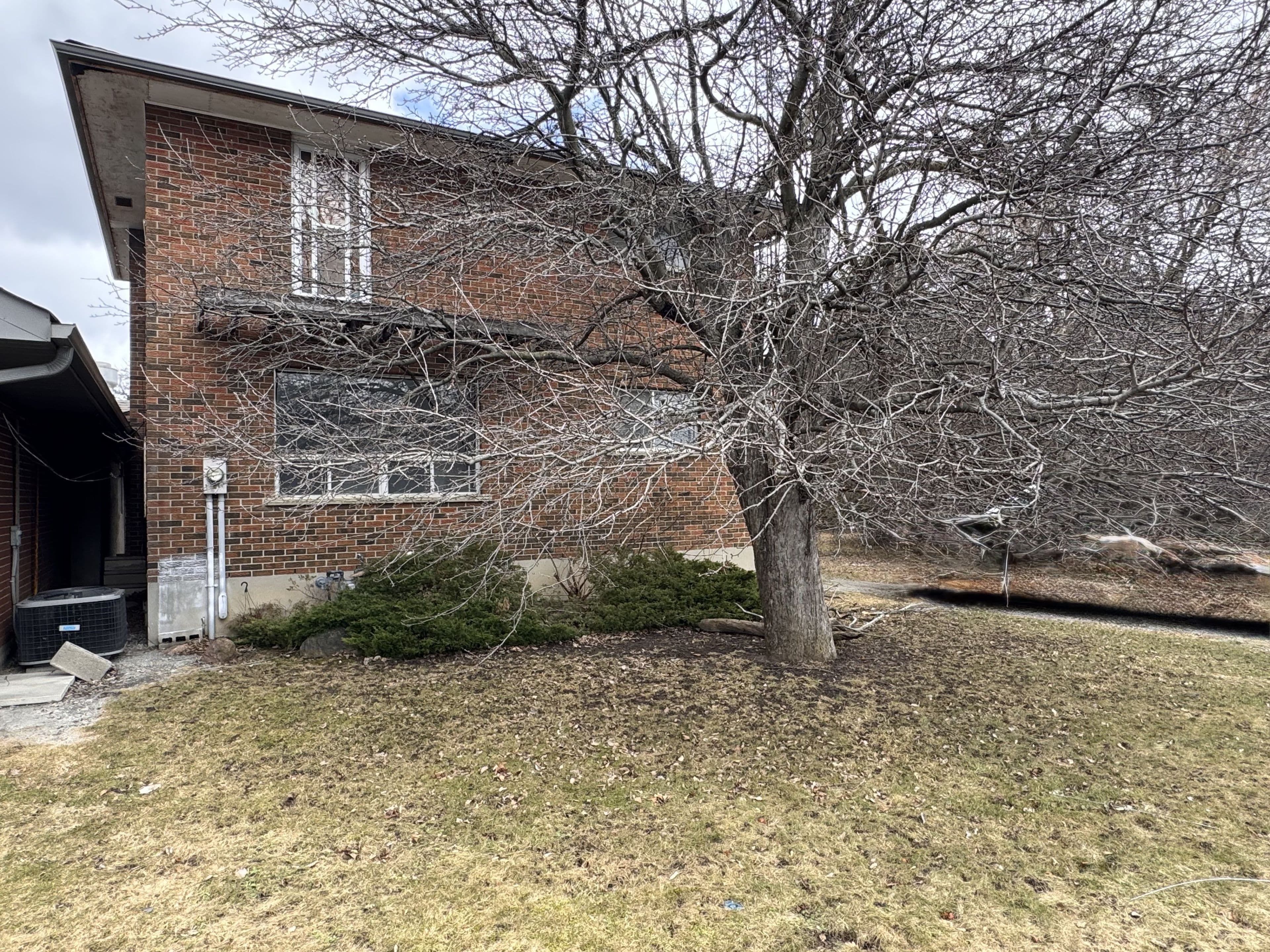 915 Taunton Road E, Whitby, ON L1R 3L7