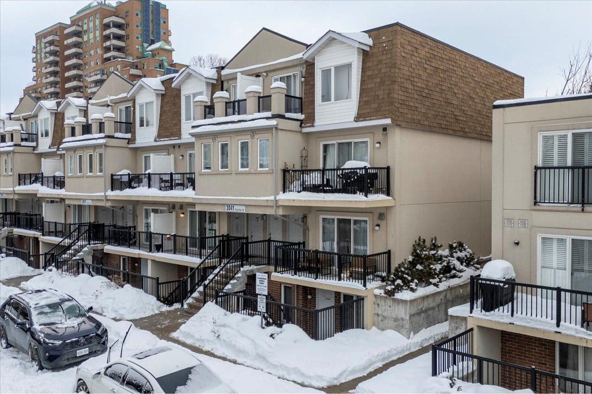 3041 Finch Avenue W 2072, Toronto W05, ON M9M 0A4
