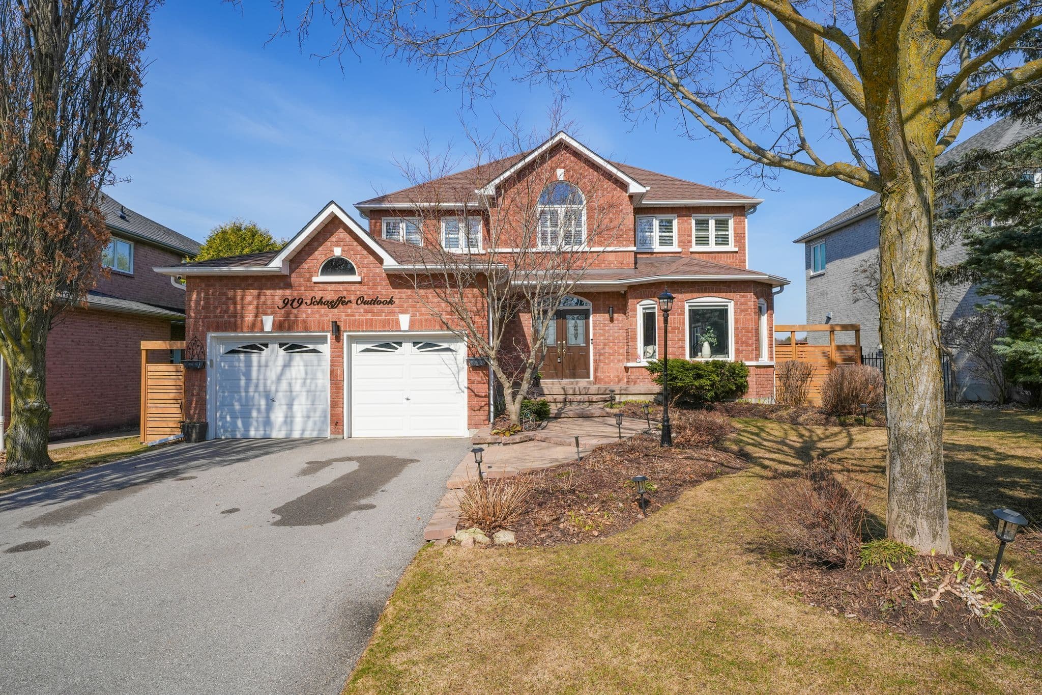 919 Schaeffer Outlook, Newmarket, ON L3X 1V9