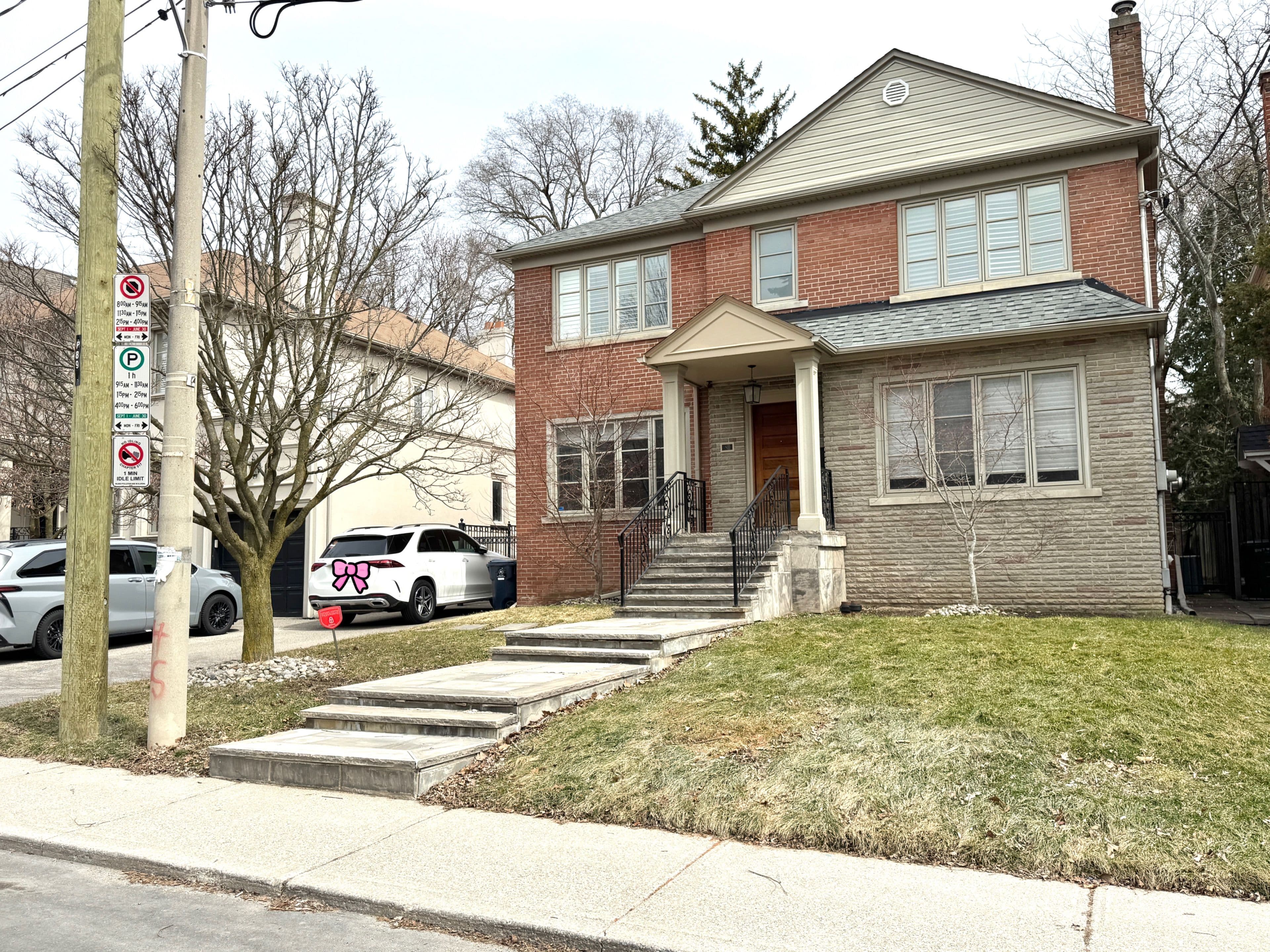 89 Dunloe Road, Toronto C03, ON M5P 2T7