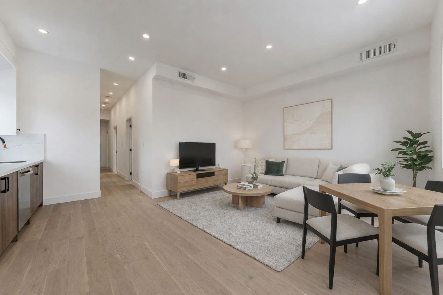 712 Eglinton Avenue E 201, Toronto C11, ON M4G 2K7