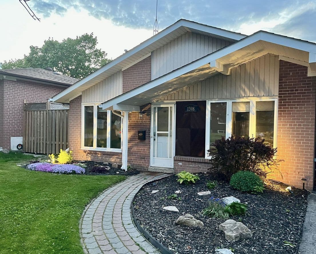 1398 Fordon Avenue, Pickering, ON L1W 1J9
