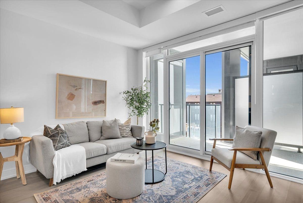 664 Spadina Avenue 216, Toronto C01, ON M5S 2H7