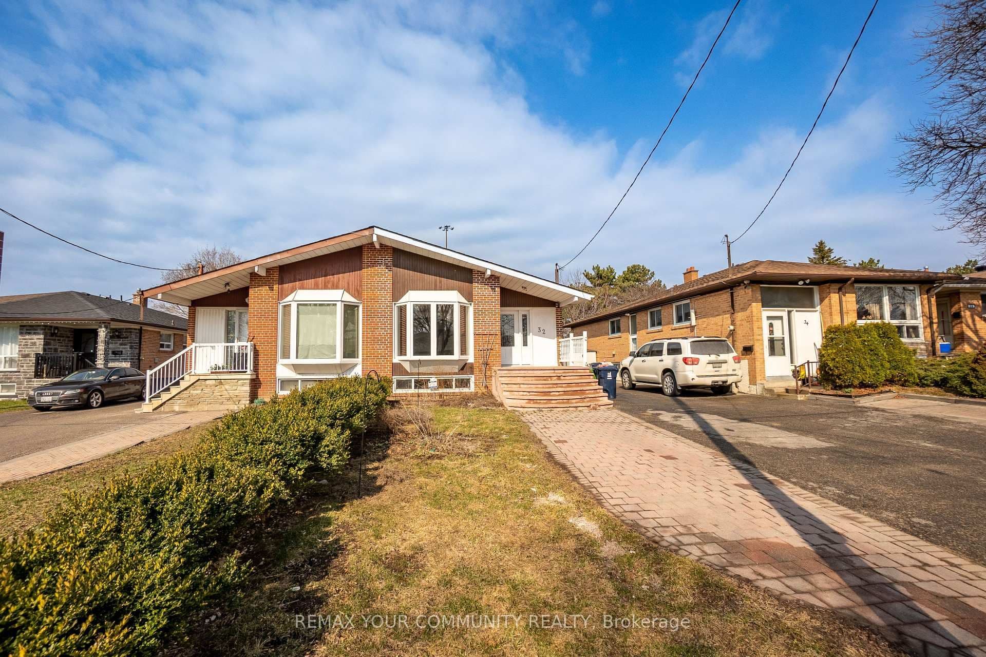 32 Marbury Crescent, Toronto C13, ON M3A 2G2