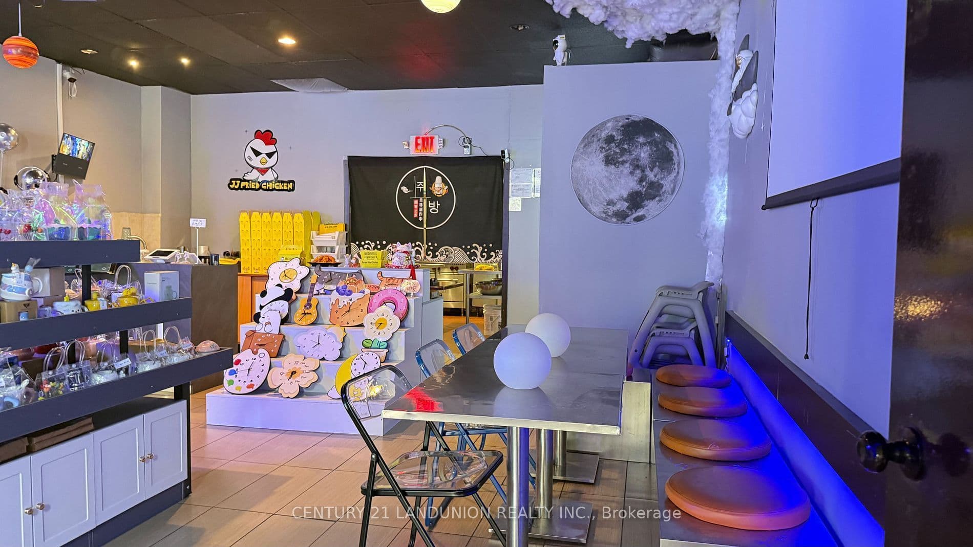 2539 Eglinton Avenue W, Toronto W03, ON M6M 1T2