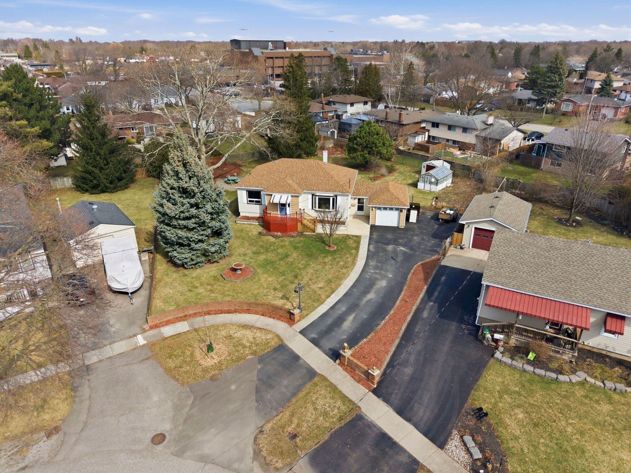 16 Grammar Avenue, St. Catharines, ON L2N 3L3