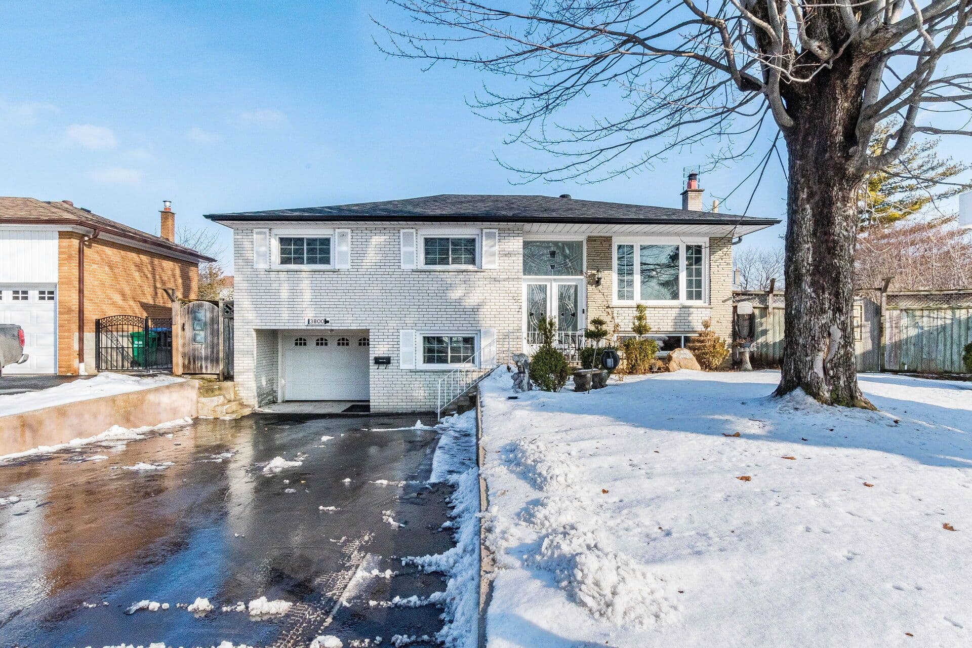 3800 Wyewood Road, Mississauga, ON L4T 2A2