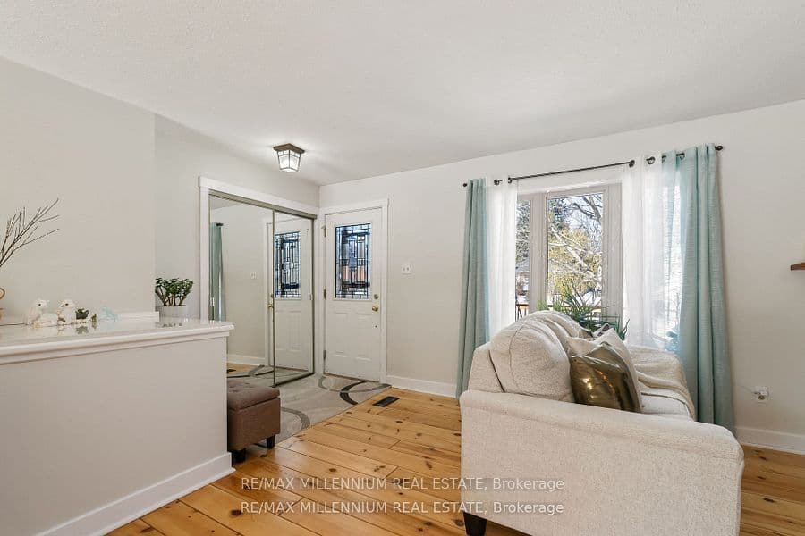 759 Chestnut Street, Innisfil, ON L9S 2H8