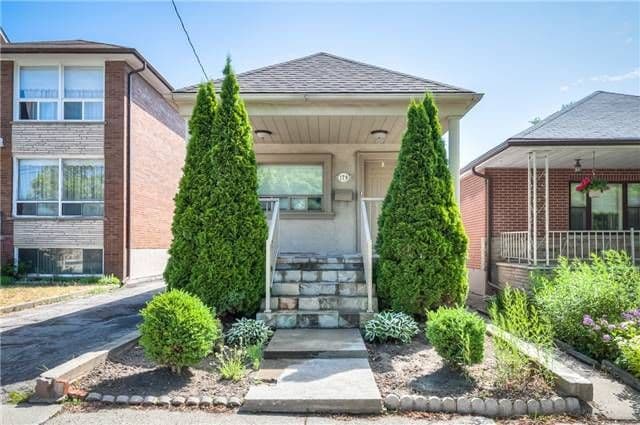 179 Thirtieth Street, Toronto W06, ON M8W 3C6