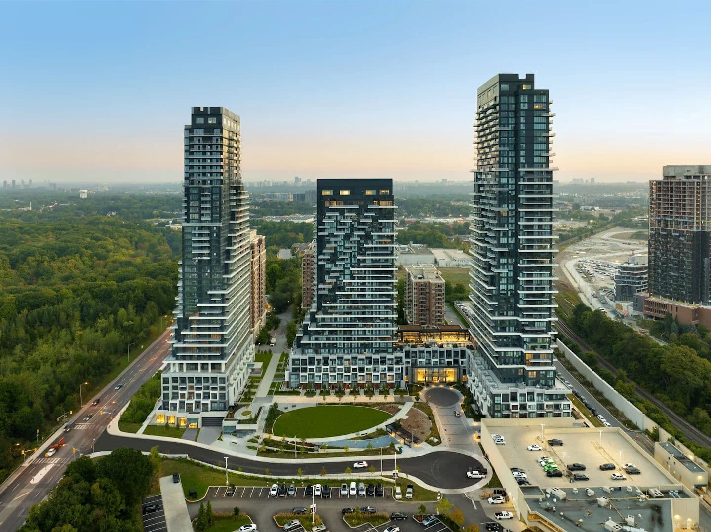 10 Inn On The Park Drive 2305, Toronto C13, ON M3C 0P9