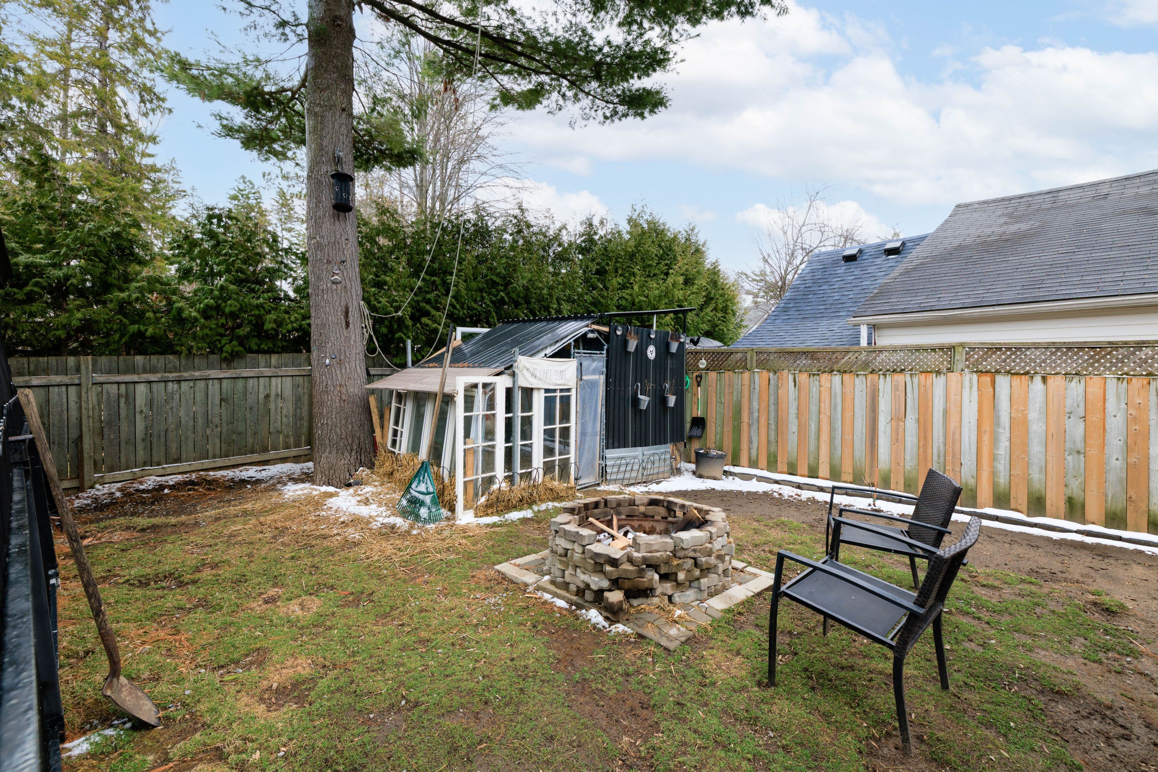 11 Hardwood Drive, Georgina, ON L0E 1L0