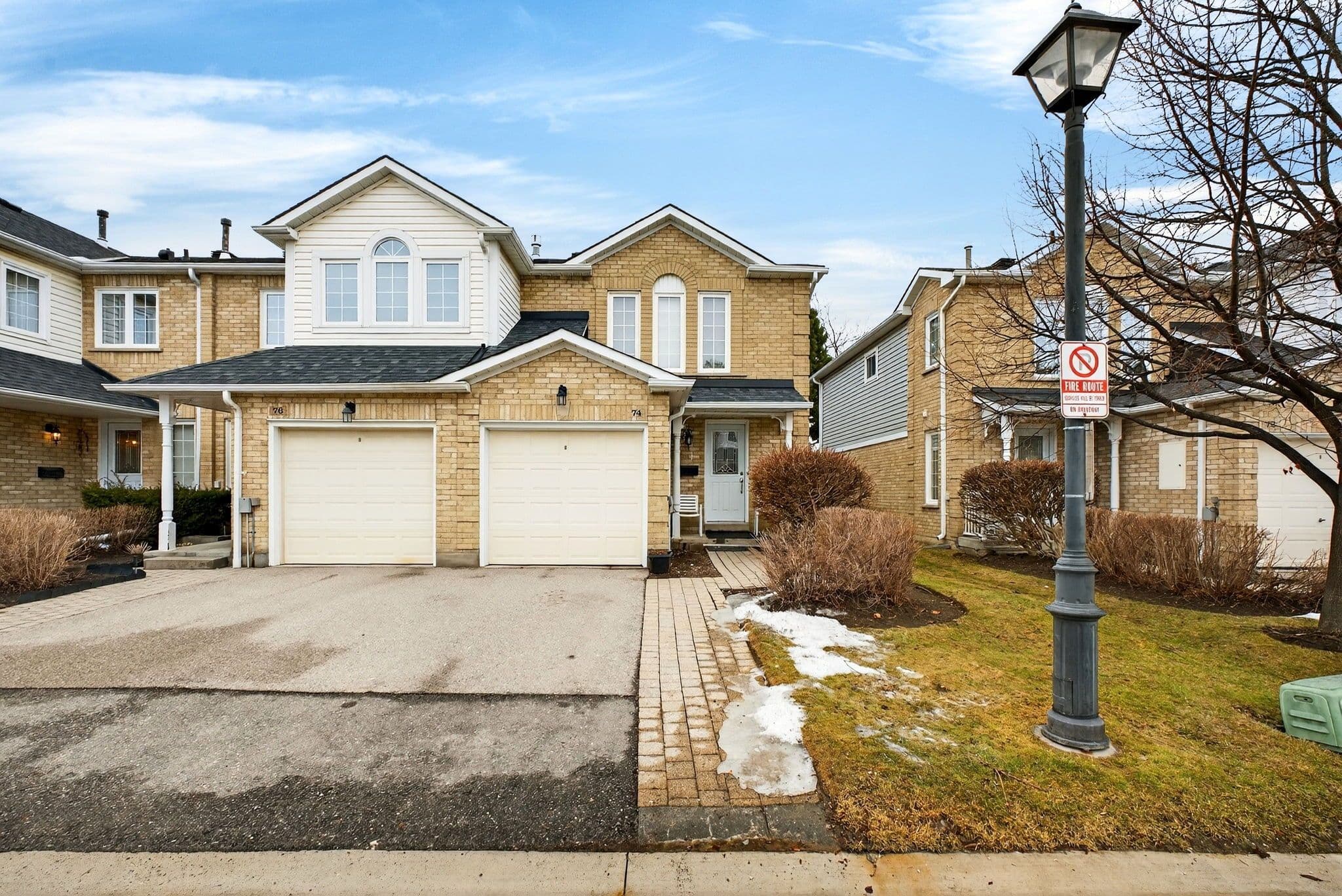 74 Heathcliffe Square, Brampton, ON L6S 5R4