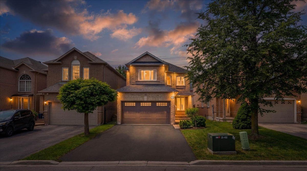 130 Princeton Gate, Vaughan, ON L6A 2S7