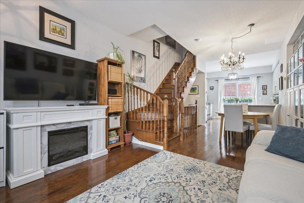 101 The Queensway N/A TH 2, Toronto W01, ON M8Z 0H1