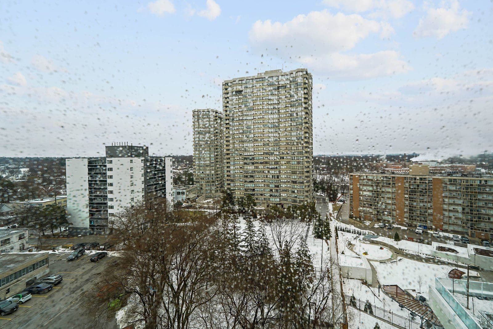 25 Cordova Avenue 902, Toronto W08, ON M9A 0E5