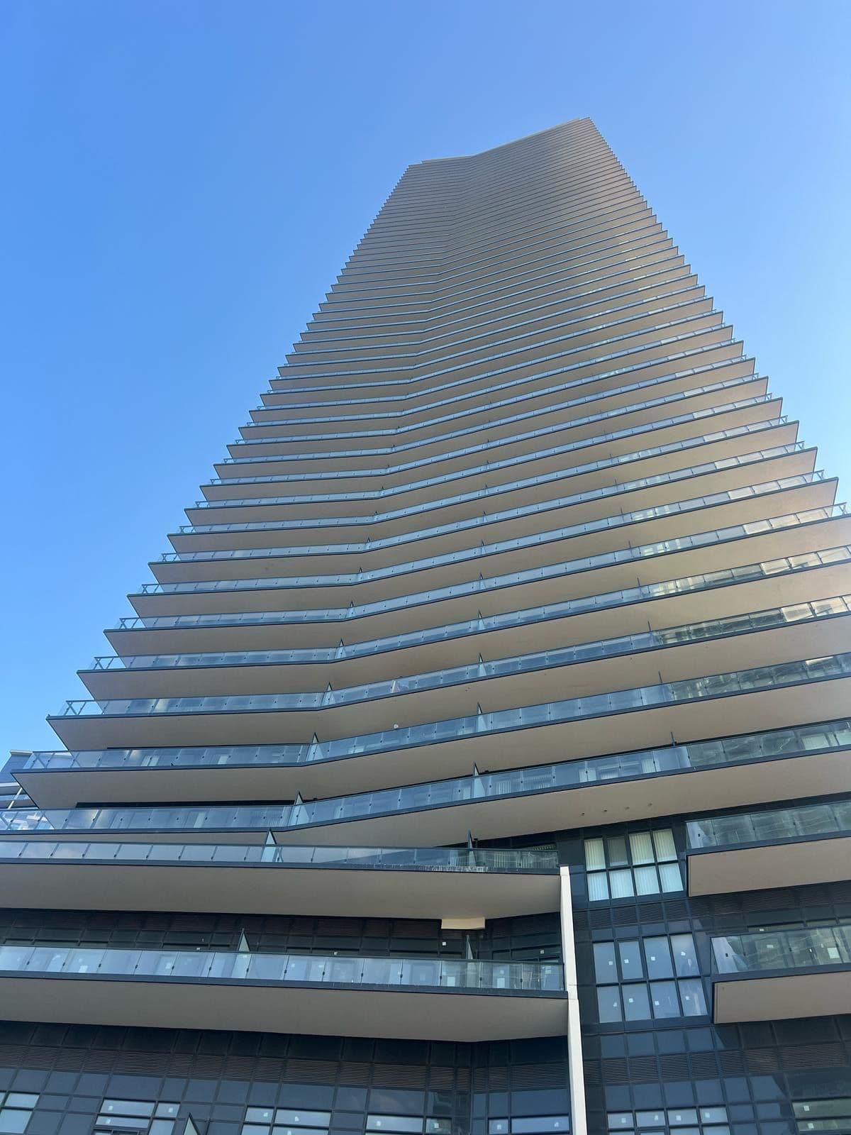 38 Annie Craig Drive E 2212, Toronto W06, ON M8V 0G9