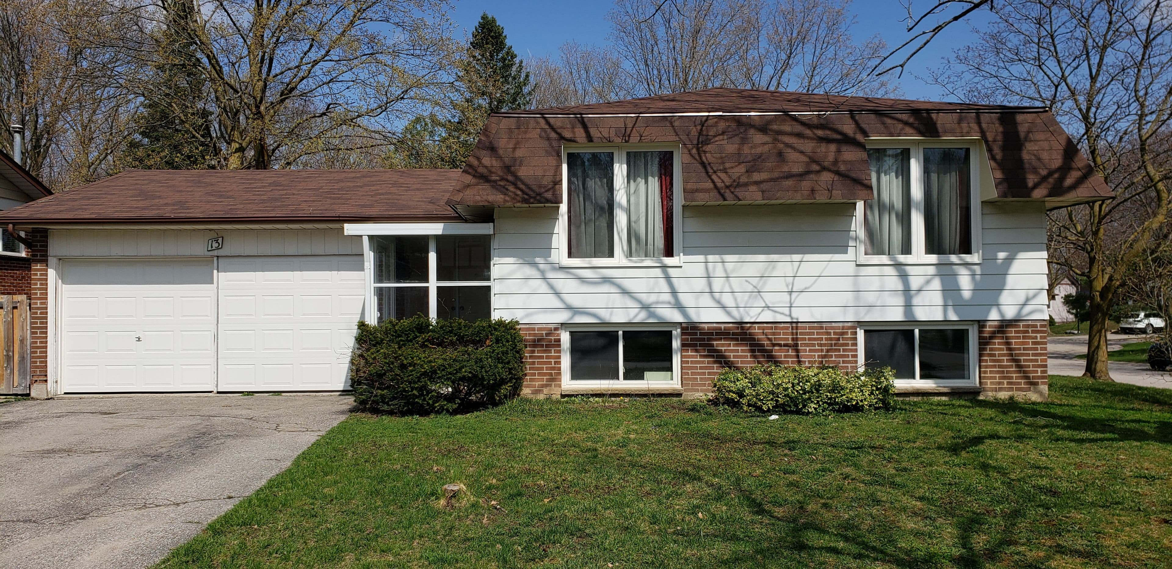 13 SPRINGDALE Drive Lower, Barrie, ON L4M 5A7