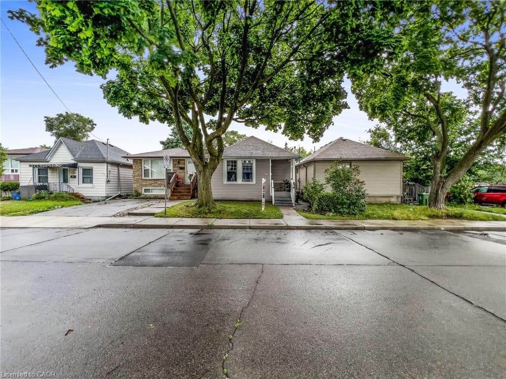 74 Province Street N, Hamilton, ON L8H 4H6