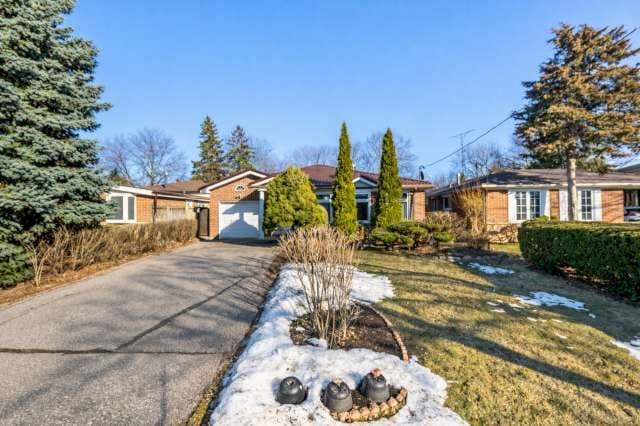 39 Deerford Road, Toronto C15, ON M2J 3H9