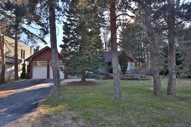 1336 Queen Victoria Avenue, Mississauga, ON L5H 3H3