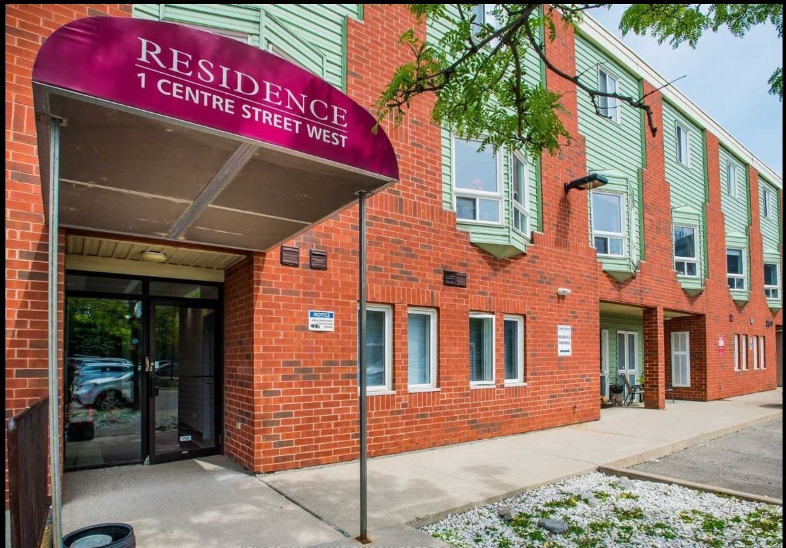 1 Centre Street W 215, Richmond Hill, ON L4C 3P3